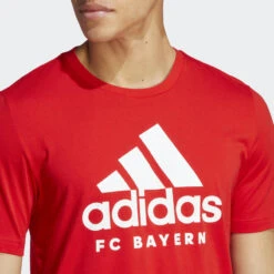 ADIDAS FC Bayern München DNA Graphic T-shirt -Regatta Verkoop fc bayern munchen dna graphic t shirt 3