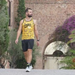 RUNNING SHIRT #COMOUNACABRA Voor HEREN - KAMUABU Gele Tanktop -Regatta Verkoop running shirt comounacabra voor heren kamuabu gele tanktop 3